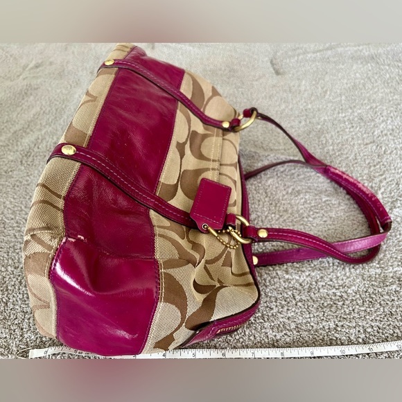 Coach Signature Patent and Canvas Purple and Tan Satchel Shoulder Purse. - Picture 3 of 9